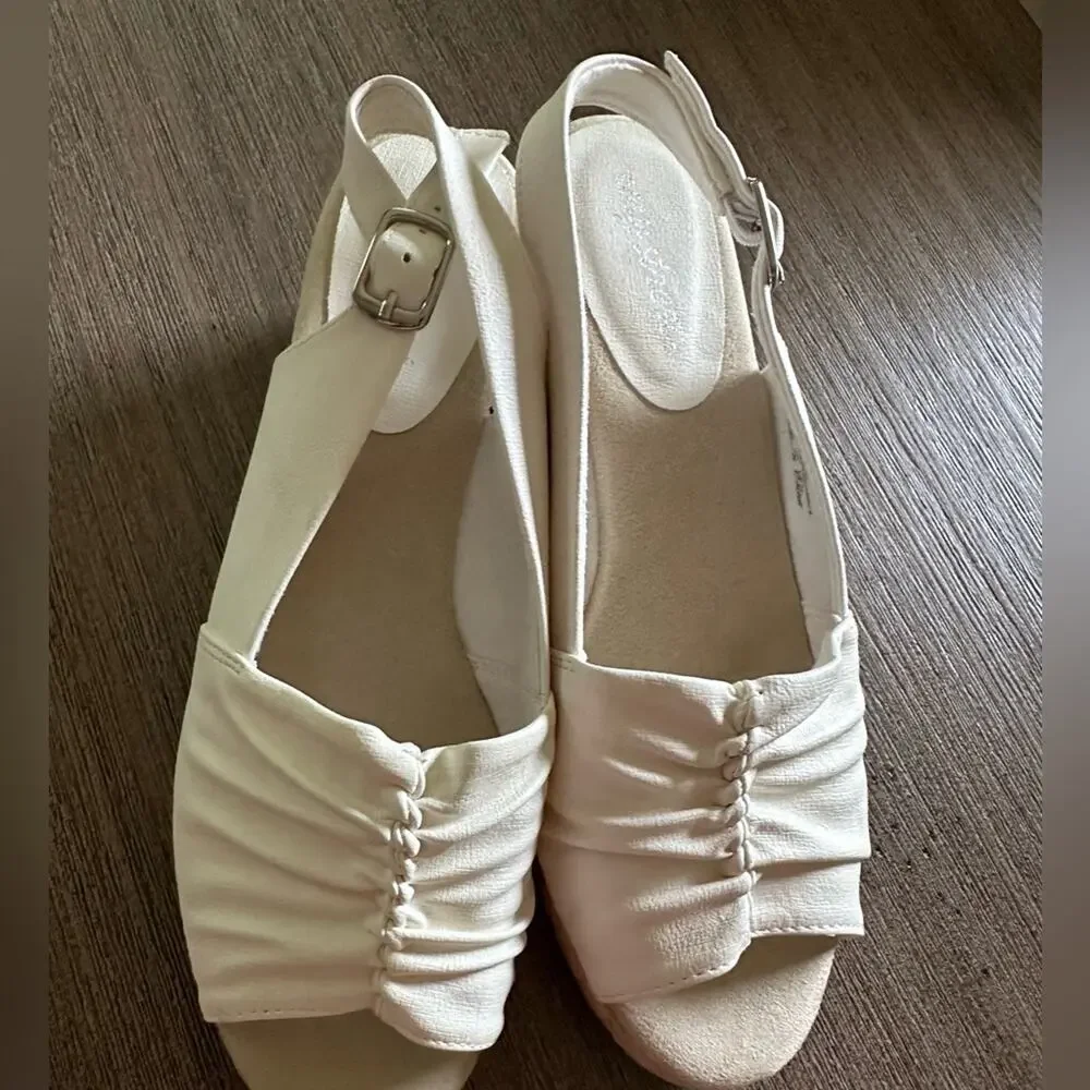 Easy Street Women's Wedge Espadrille White Sandals Women 9.5 WW